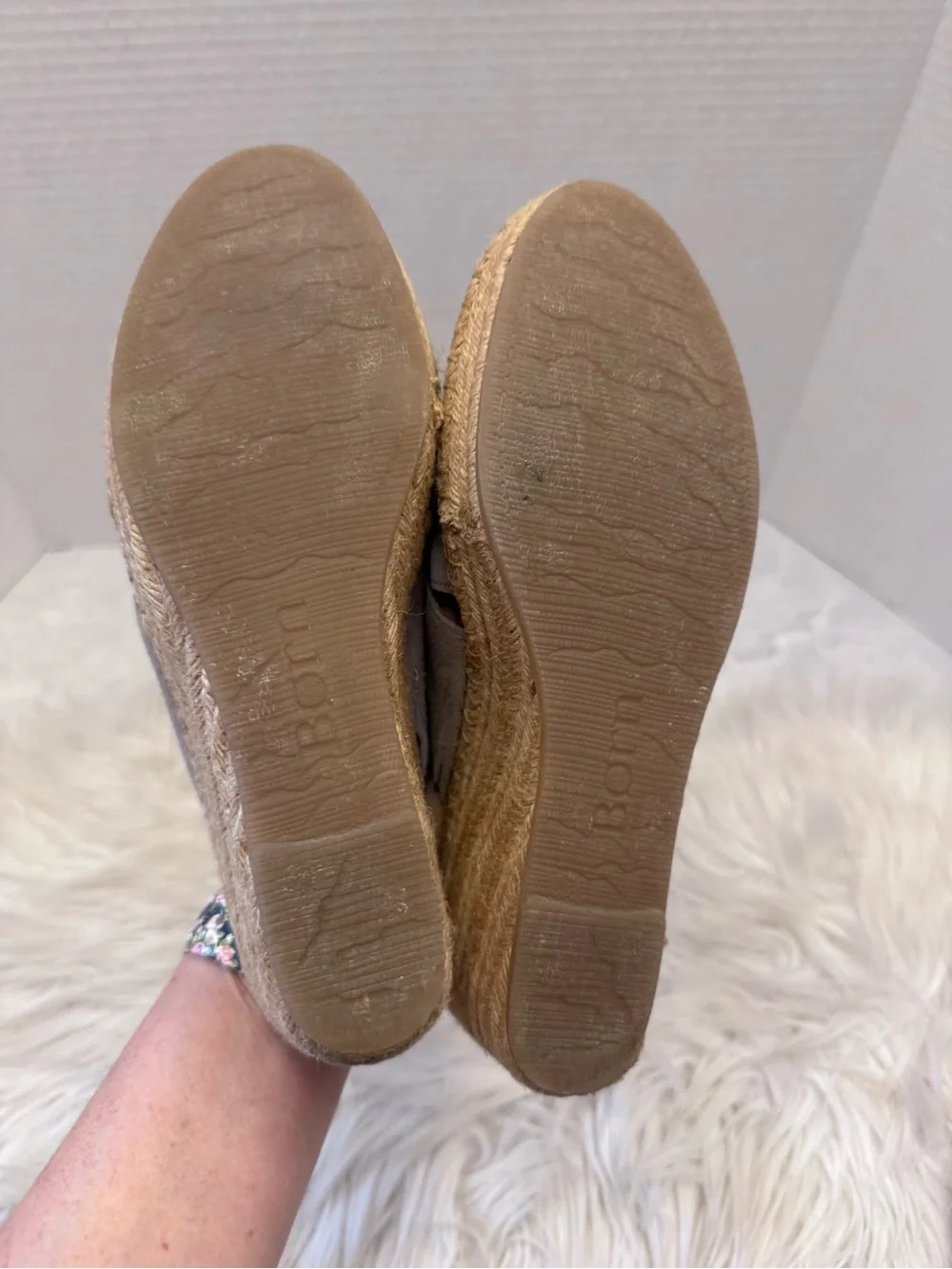 Born Size 9 Closed Toe Slingback Wedge Espadrille Heels Comfort Shoe Suede